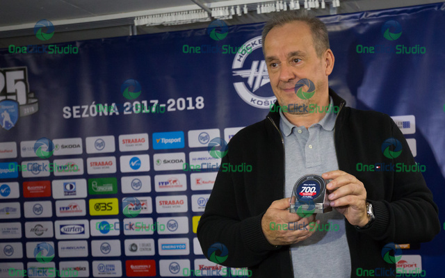 Milan Jančuška s pukom za 700 zápas
