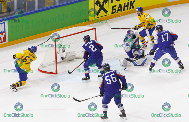 Rickard Rakell strieľa víťazný gól