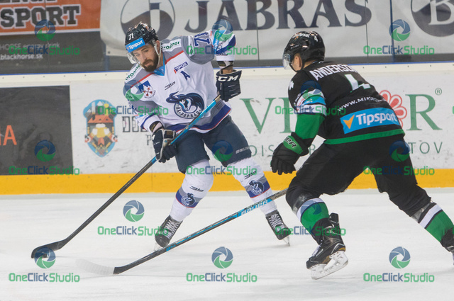 Patrik Svitana strieľa gól