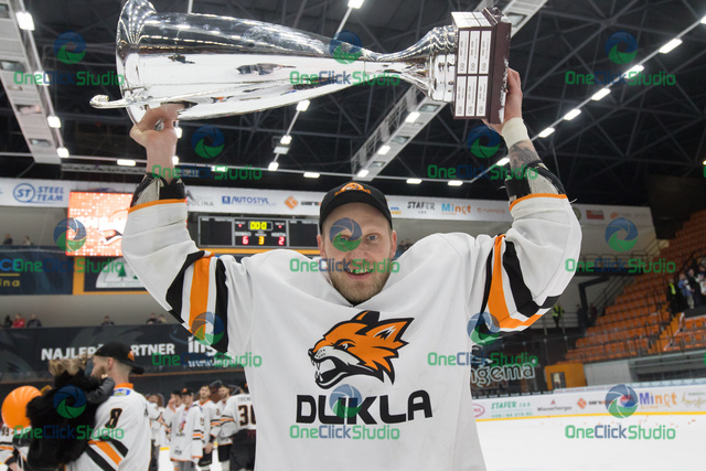 Erik Piatak (2)