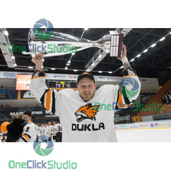 Erik Piatak (2)