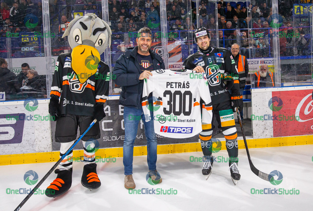 šimon petráš s dresom za 300 zápasov