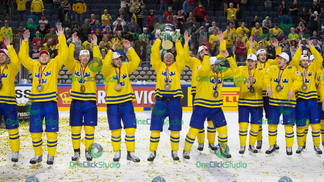 Švédsko radosť Stralman s pohárom
